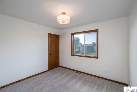 216 Wickfield Drive Mankato MN 56001