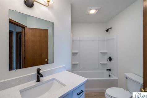 216 Wickfield Drive Mankato MN 56001