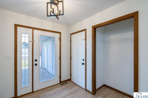 216 Wickfield Drive Mankato MN 56001
