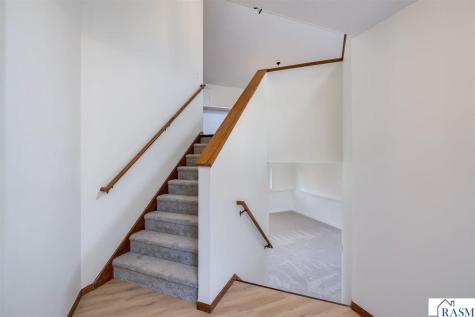 216 Wickfield Drive Mankato MN 56001