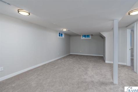 933 Thompson Ravine Road Mankato MN 56001