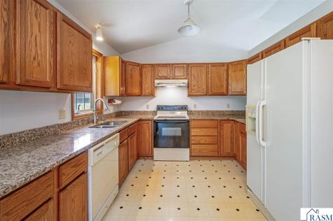 19 La Mar Court North Mankato MN 56003