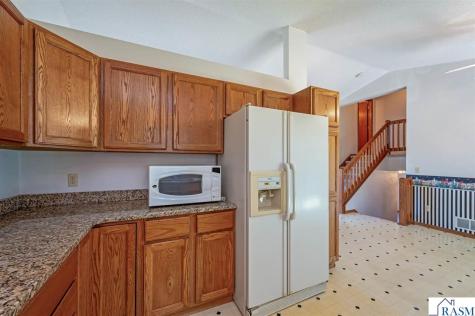 19 La Mar Court North Mankato MN 56003