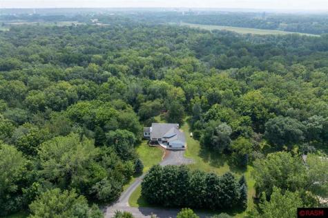 204 Stonehenge Drive Mankato MN 56001