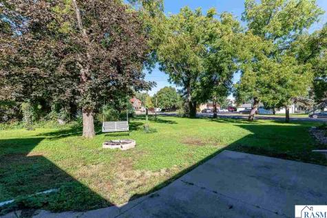 31 E Lake Avenue Minnesota Lake MN 56068