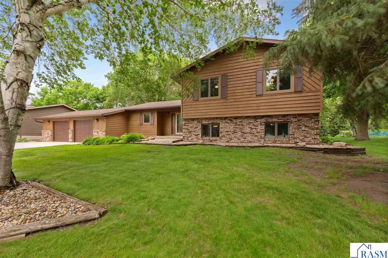 1139 N 10th Street St. James MN 56081
