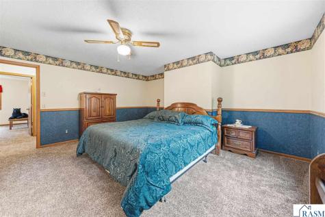 1139 N 10th Street St. James MN 56081