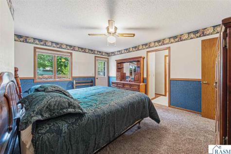 1139 N 10th Street St. James MN 56081