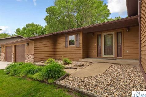 1139 N 10th Street St. James MN 56081