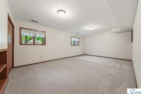 1139 N 10th Street St. James MN 56081