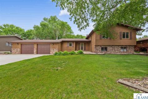 1139 N 10th Street St. James MN 56081