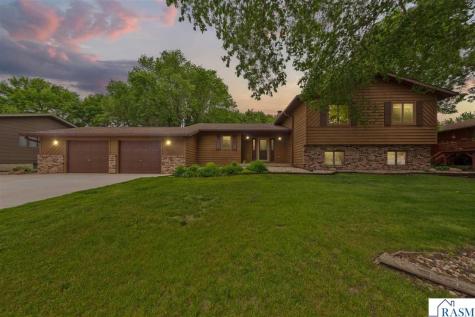 1139 N 10th Street St. James MN 56081