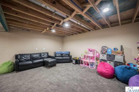 300 Tanager Road Mankato MN 56001