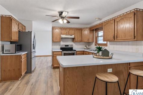 915 N Valley Street New Ulm MN 56073