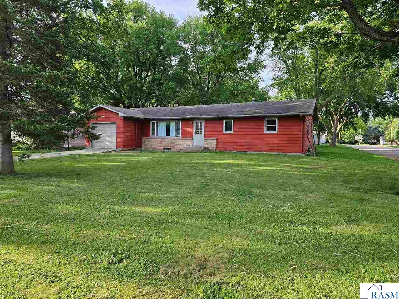 395 W Minnesota Street Le Center MN 56057