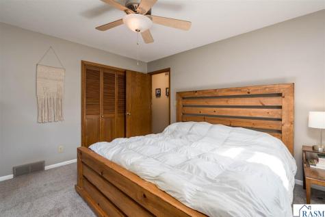 209 Viking Drive Mankato MN 56001