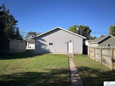 811 N Broadway New Ulm MN 56073