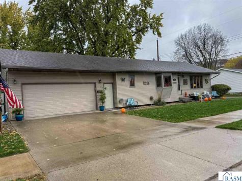 1011 S 7th Street New Ulm MN 56073
