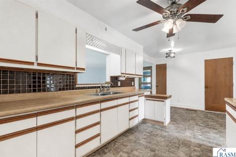 233 SE 2nd Street Madelia MN 56062