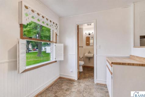 233 SE 2nd Street Madelia MN 56062