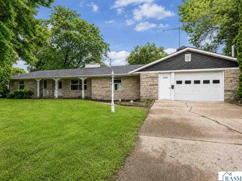 233 SE 2nd Street Madelia MN 56062
