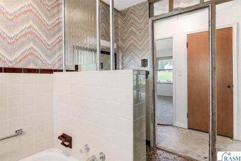 233 SE 2nd Street Madelia MN 56062