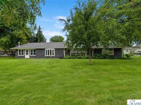 233 SE 2nd Street Madelia MN 56062