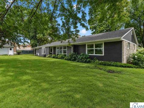 233 SE 2nd Street Madelia MN 56062
