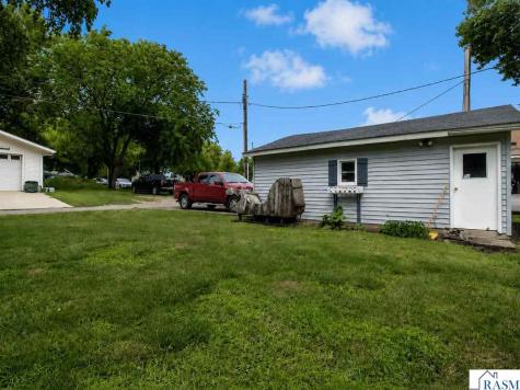 233 SE 2nd Street Madelia MN 56062