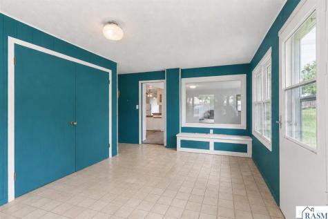233 SE 2nd Street Madelia MN 56062