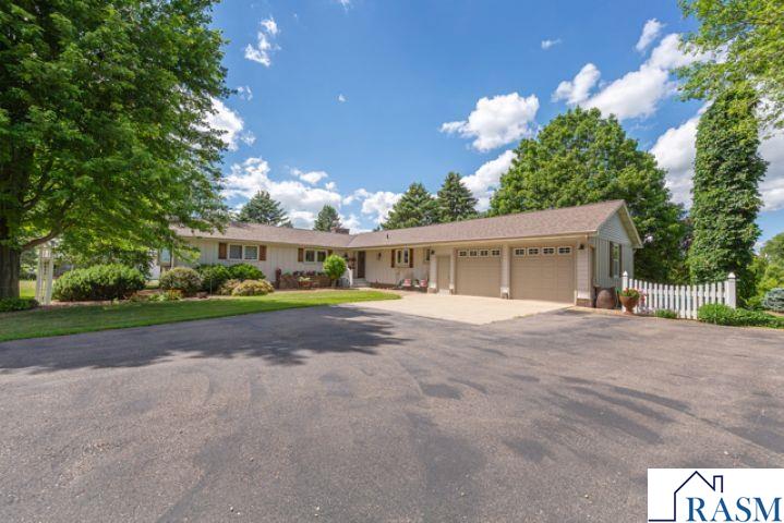 20642 528th Street Lake Crystal MN 56055