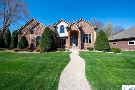204 Woodhill Court Mankato MN 56001