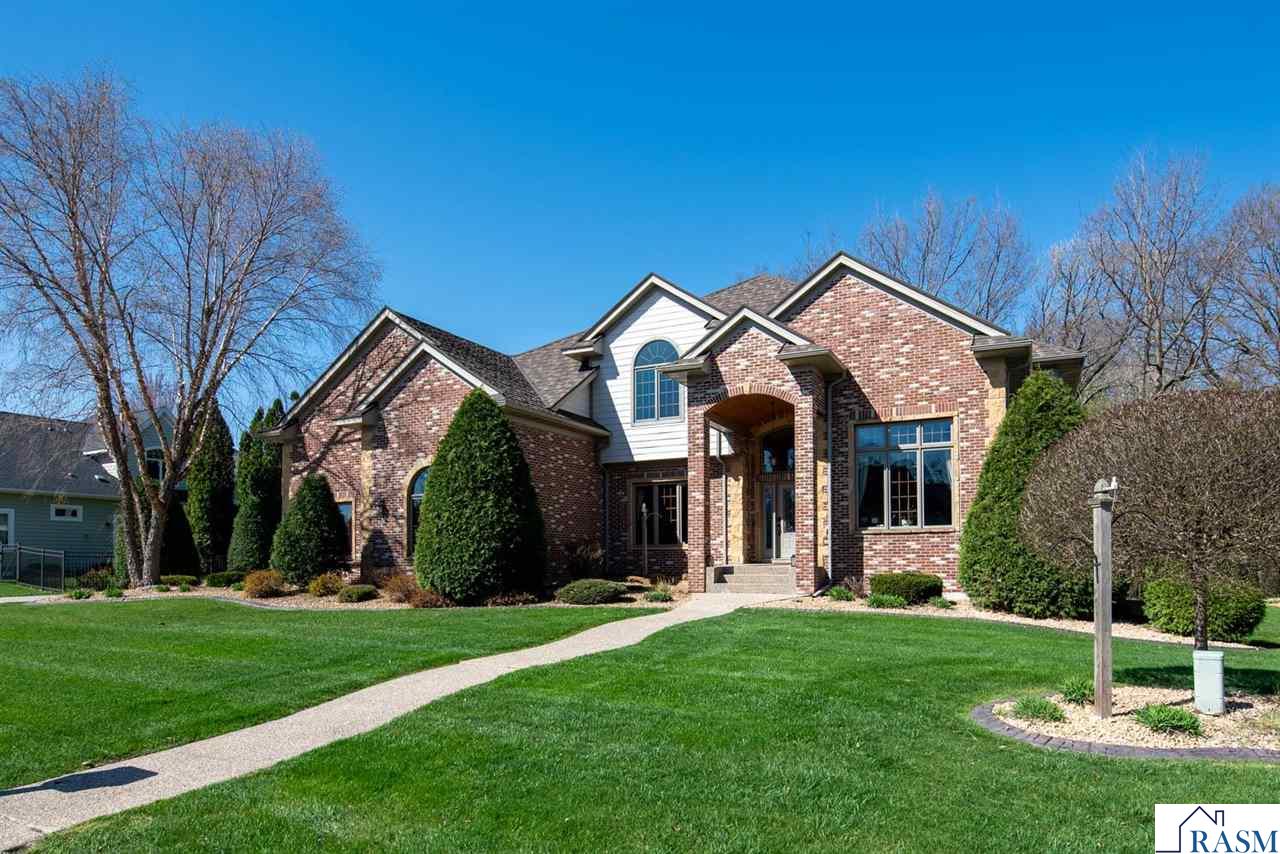 204 Woodhill Court Mankato MN 56001