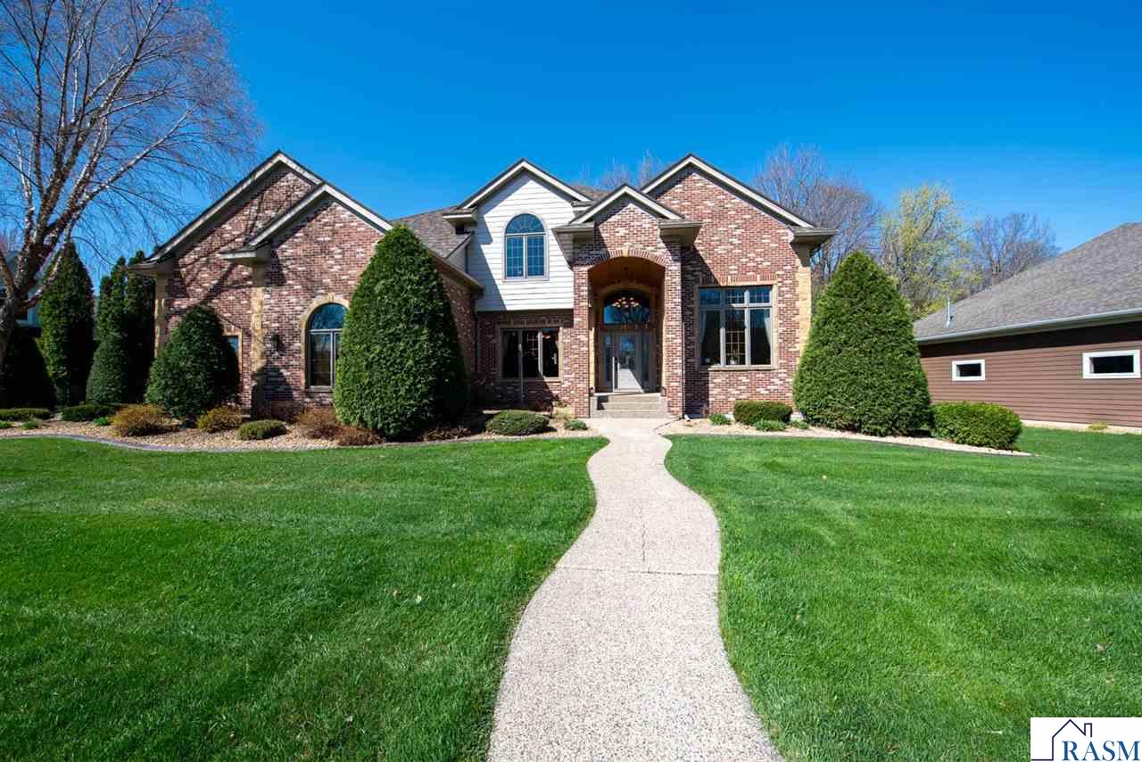 204 Woodhill Court Mankato MN 56001