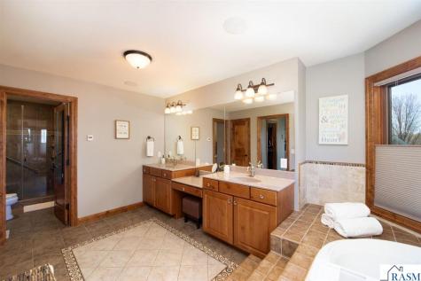 204 Woodhill Court Mankato MN 56001