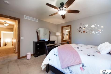 204 Woodhill Court Mankato MN 56001