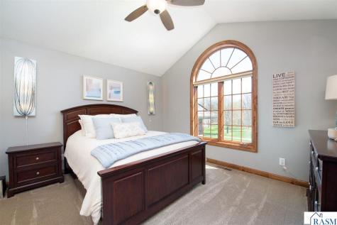 204 Woodhill Court Mankato MN 56001