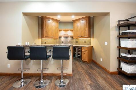 204 Woodhill Court Mankato MN 56001