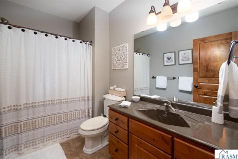 204 Woodhill Court Mankato MN 56001