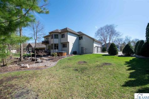 204 Woodhill Court Mankato MN 56001