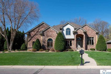 204 Woodhill Court Mankato MN 56001