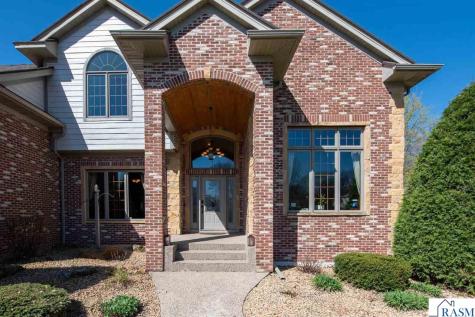 204 Woodhill Court Mankato MN 56001