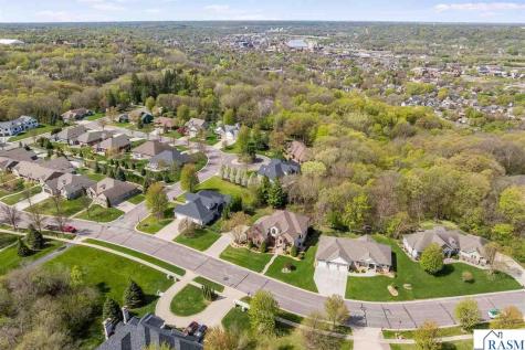 204 Woodhill Court Mankato MN 56001