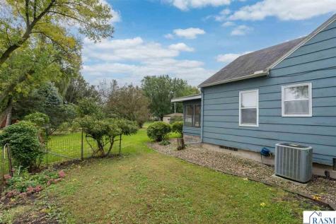 205 N Thompson Street Delavan MN 56023