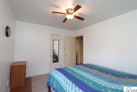 1729 N Broad Street Mankato MN 56001