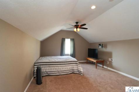 1729 N Broad Street Mankato MN 56001