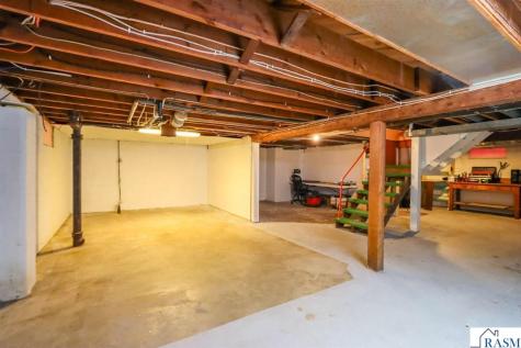 1729 N Broad Street Mankato MN 56001