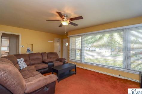 1729 N Broad Street Mankato MN 56001