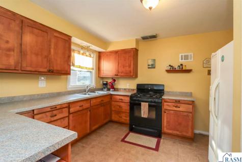 1729 N Broad Street Mankato MN 56001