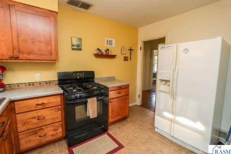 1729 N Broad Street Mankato MN 56001